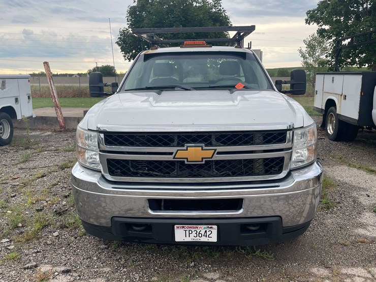 2013-chevrolet-3500-image-2