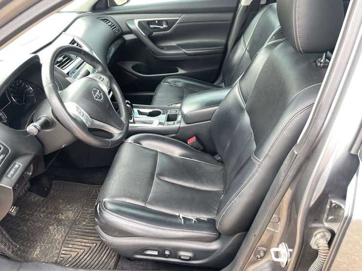 2018-nissan-altima-sl-4-door-sedan-(142,145-miles)-image-10