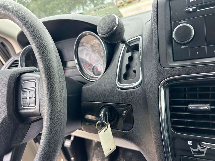 2013-dodge-caravan-image-14