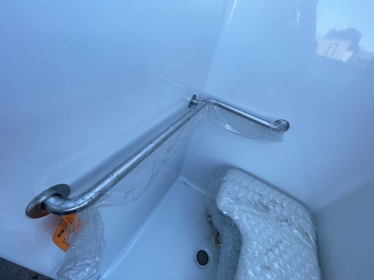 #9143-•-aquatic-ada-shower,-left-handed-(03)-image-4