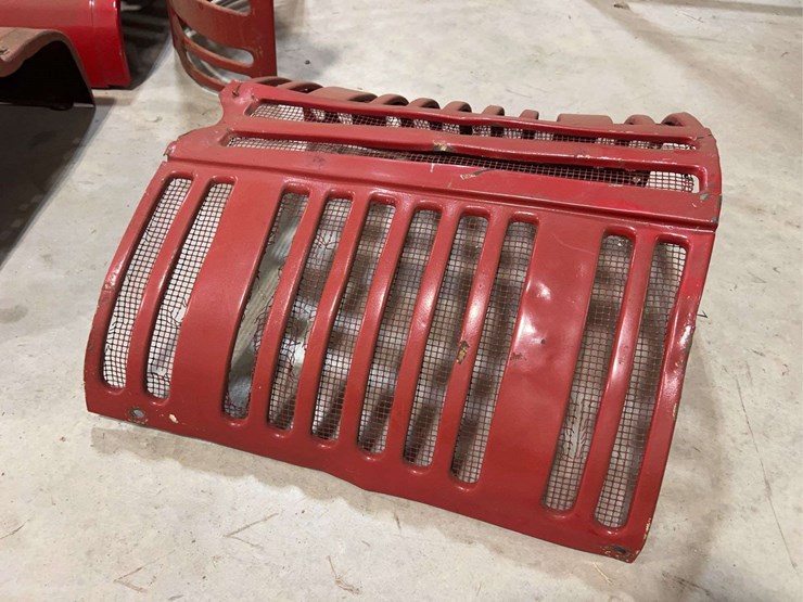 (2)-grilles-and-nose-pieces-for-a-300-or-350-farmall-tractors-image-7