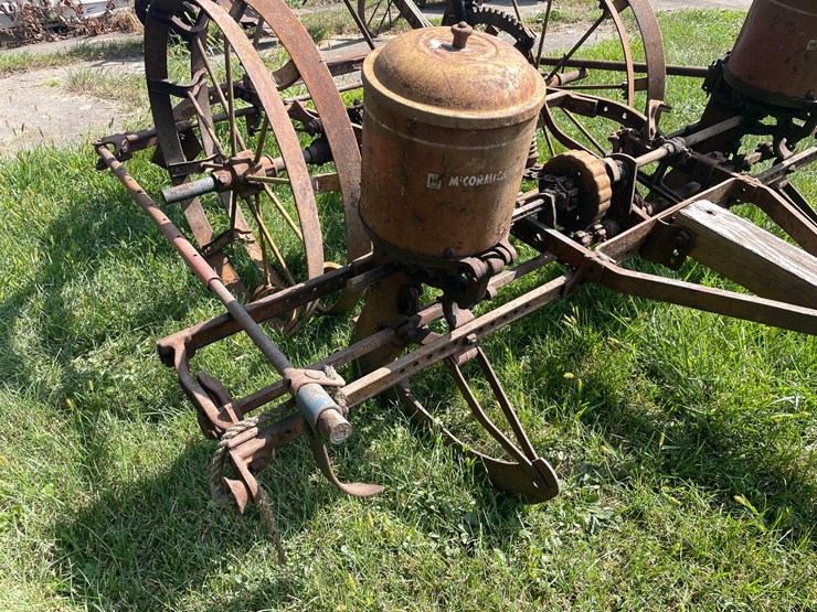 #1622-•-antique-mccormick-corn-planter-image-6