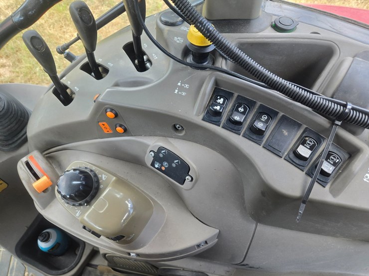 #26371-•-case-farmall-115u-tractor-image-33