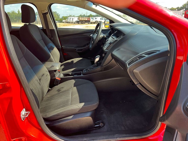 2015-ford-focus-4-door-sedan-(150,388-miles)-image-19