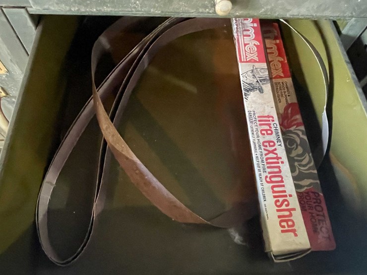 #1697-•-cabinet-and-contents-image-8