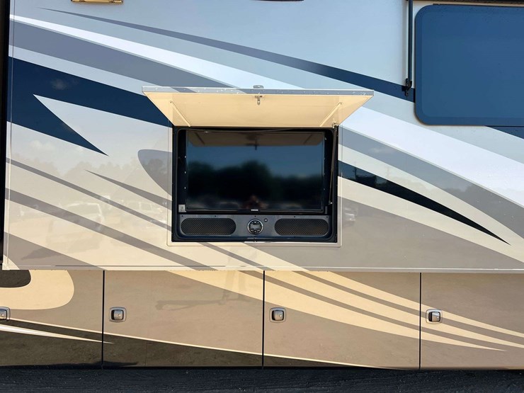 2016-entegra-coach-aspire-44b-mountain-master-luxury-diesel-pusher-motorhome-(51,192-miles)-image-75