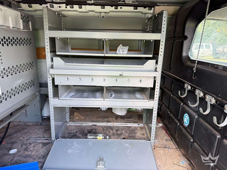 2018-chevrolet-express-g2500-image-24