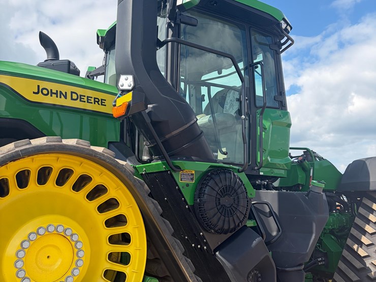 2025-john-deere-9rx-710-image-10