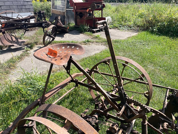 #1622-•-antique-mccormick-corn-planter-image-8