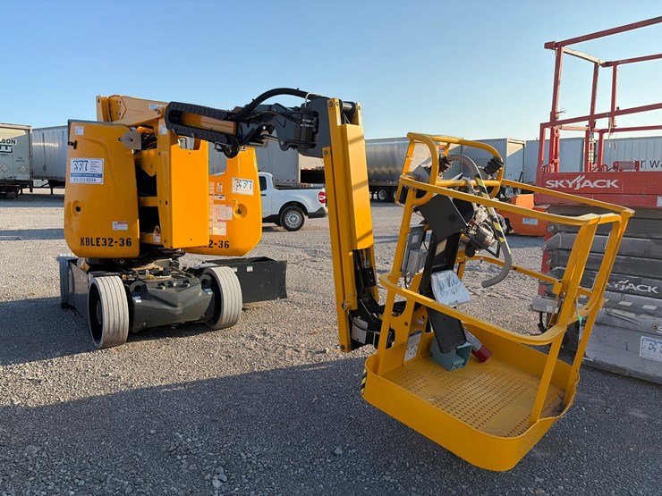 #573-•-haulotte-ha32cj+-man-lift-image-9