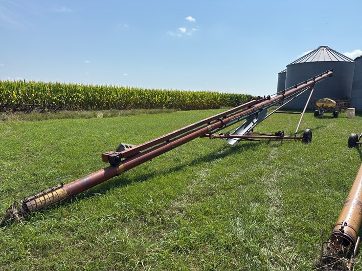 kewanee-8”-x-?-pto-auger-*-tires-are-shot*-image-2