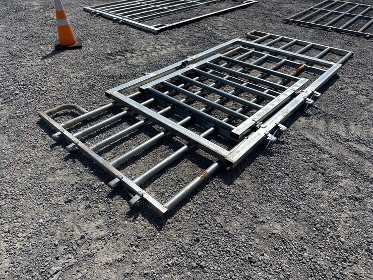 #555-•-5'-walk-thru-gate,-12'-panel-image-2