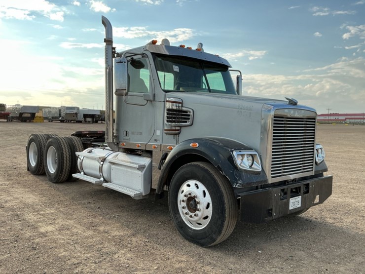 2011-freightliner-coronado-122-sd-image-5