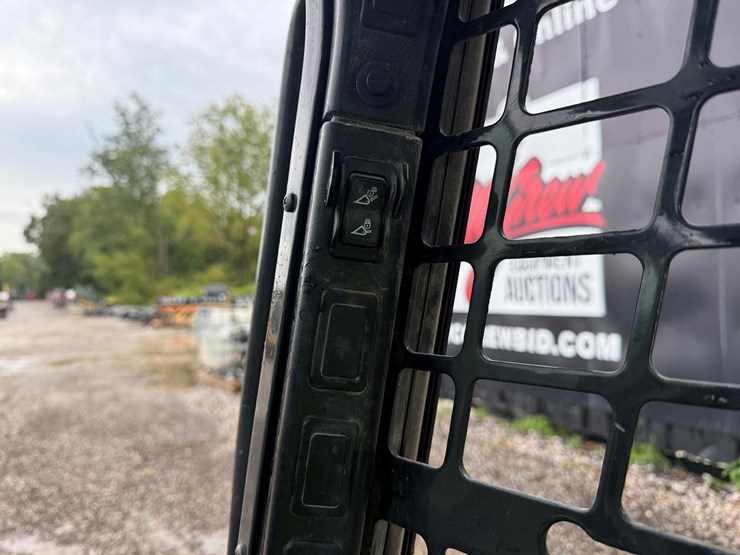 2024-bobcat-t450-image-22