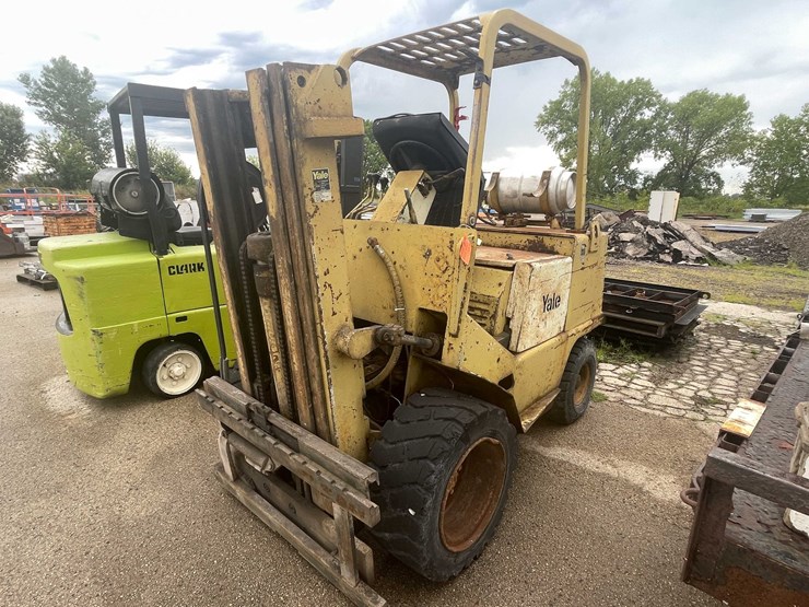 #10490-•-yale-fork-lift-image-1
