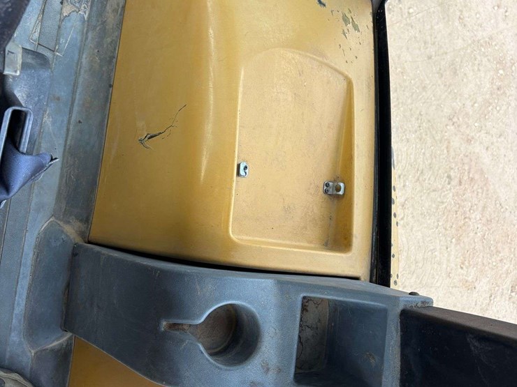 2000-caterpillar-426c-it-image-23