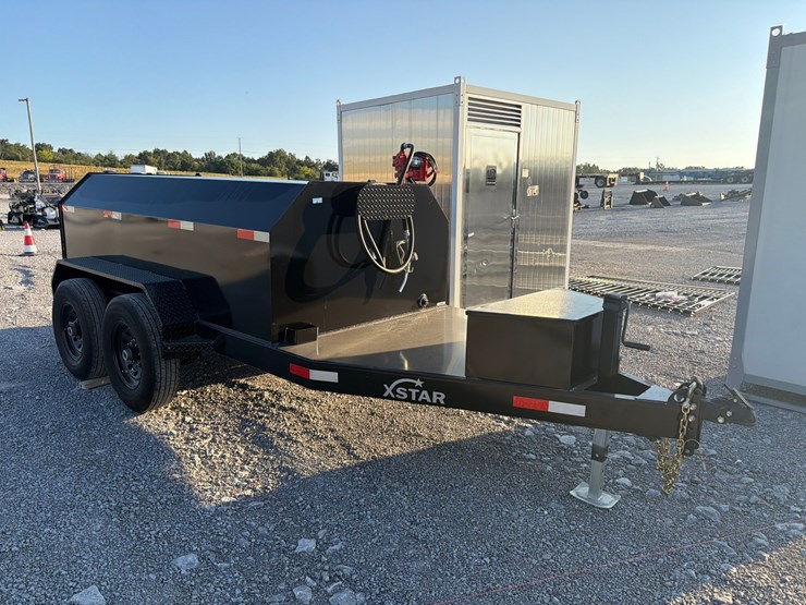 #210-•-2026-x-star-990-gal-tandem-axle-fuel-trailer-image-3