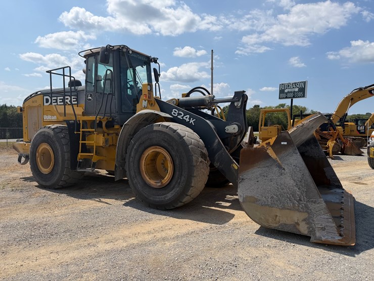 2014-deere-824k-image-2