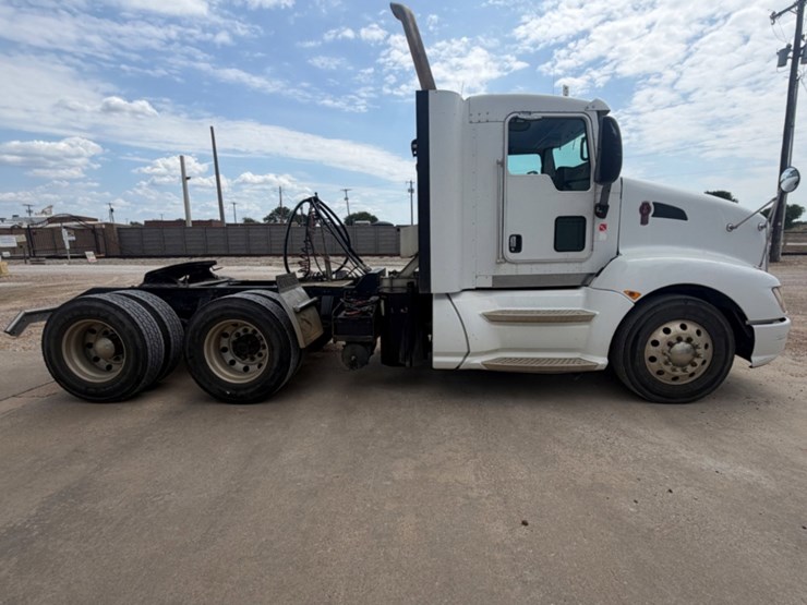 2011-kenworth-t660-image-4