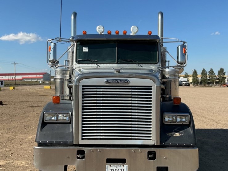 2007-freightliner-classic-120-image-2