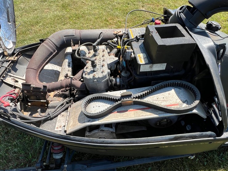 #122-•-polaris-indy-500-classic-touring-snowmobile-image-9