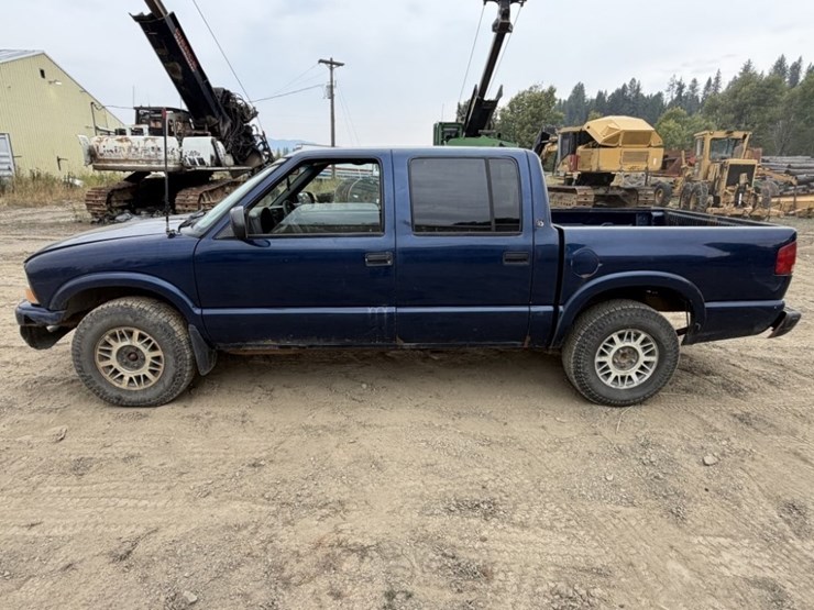 2001-gmc-sonoma-crew-cab-pickup-image-2