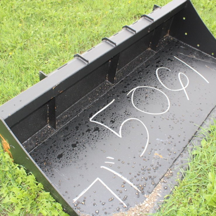 #5061 • 71'' skid steer bucket