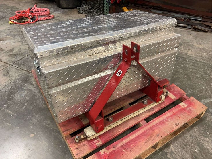 custom-three-point-mounted-toolbox-image-1
