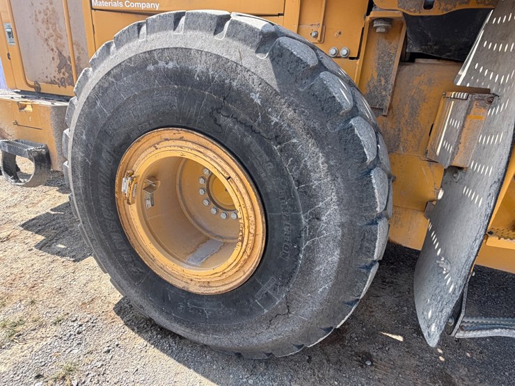 2014-deere-824k-image-14