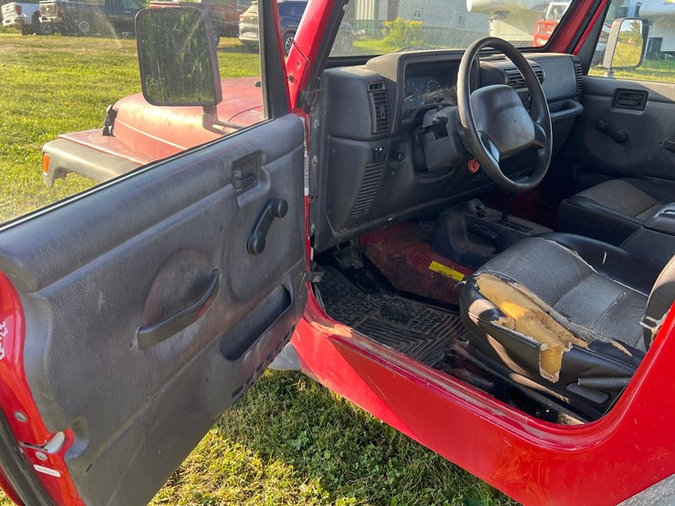 1999-jeep-wrangler-image-18