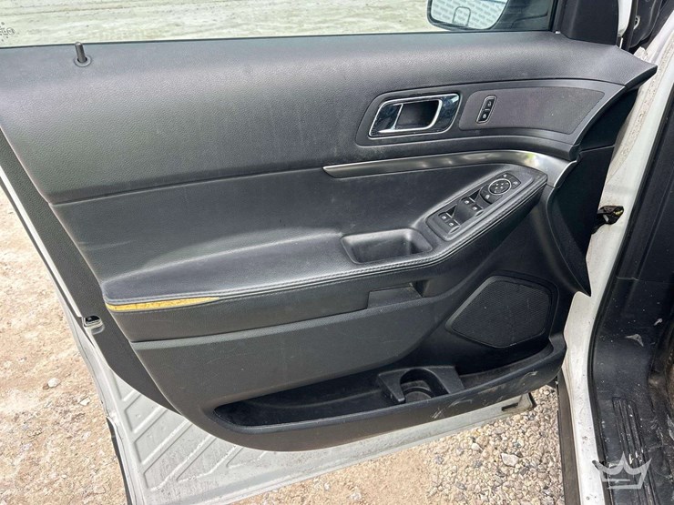 2017-ford-explorer-image-11