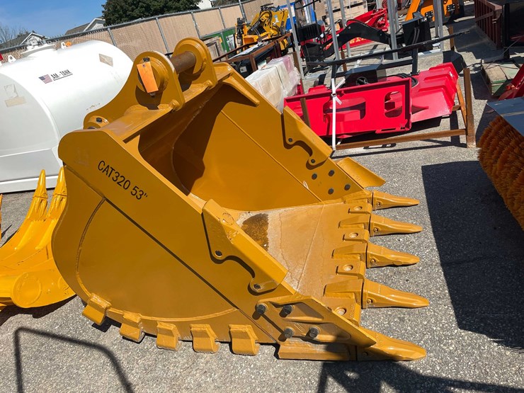 caterpillar-320-image-4
