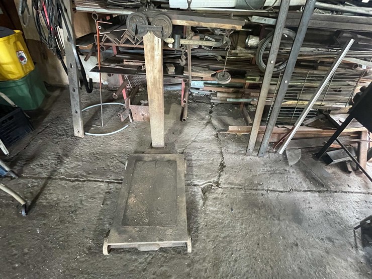#1686-•-vintage-industrial-platform-scale-image-1