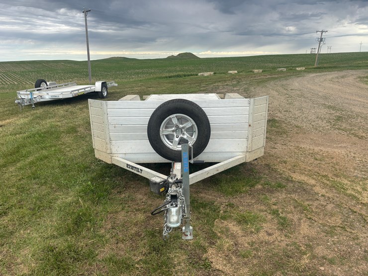 2021-aluma-8218-tilt-trailer-image-2