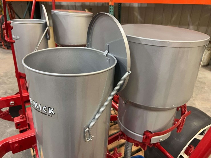 international-harvester-c251-two-row-fast-hitch-planter-image-14
