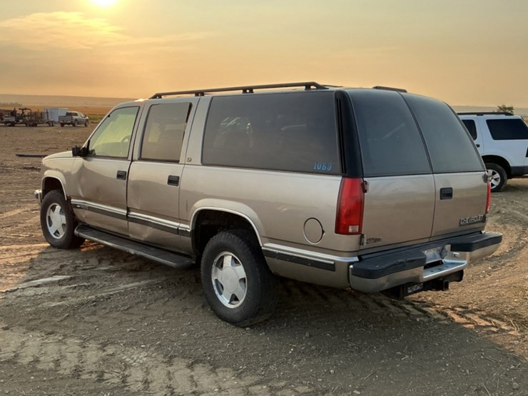 1999-chevrolet-suburban-image-12