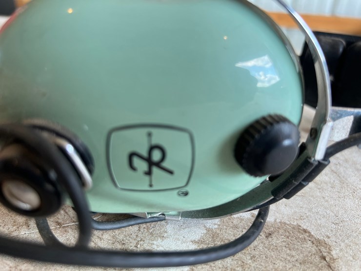 #106a-•-headset-for-airplane-image-3