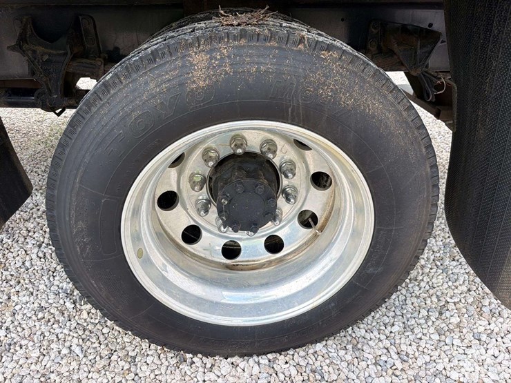 2011-ford-f650-image-43