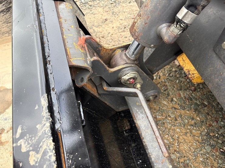 2019-new-holland-l228-image-34