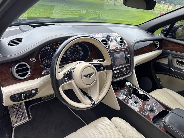 #153-•-offered-at-no-reserve-|-2018-bentley-bentayga-suv-image-19
