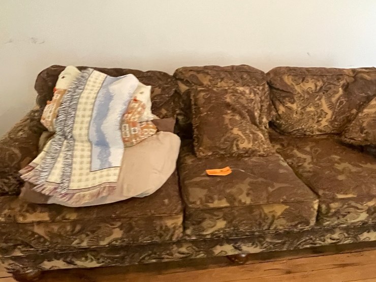 #6256-•-sofa-and-loveseat-image-4