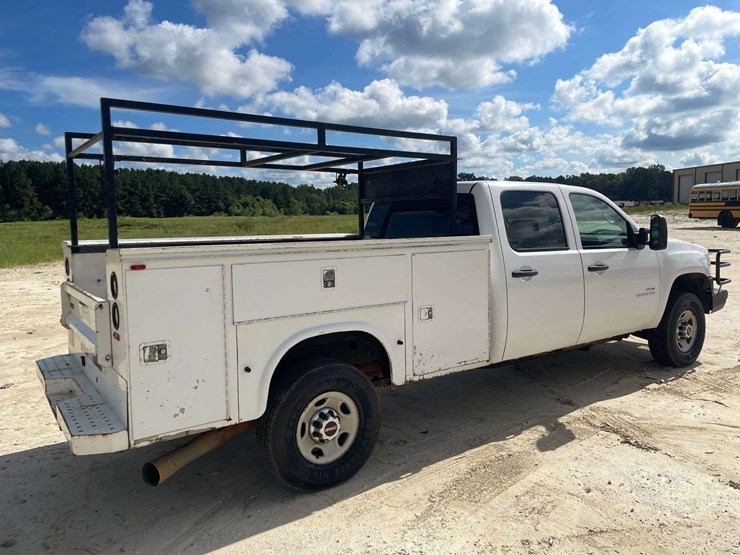 2010-gmc-sierra-2500-image-3