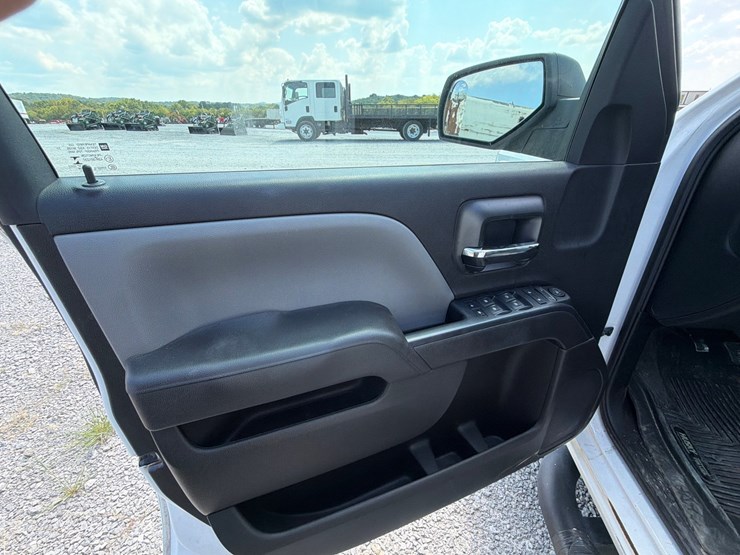2018-chevrolet-silverado-1500-image-16