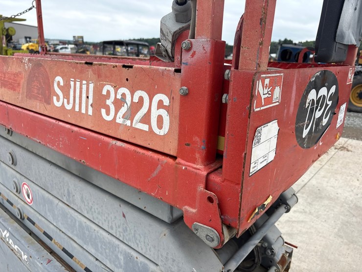 #5499-•-skyjack-sj-3226-scissors-lift-image-27