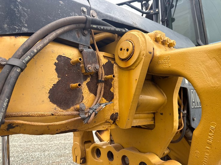 caterpillar-160m-awd-image-104