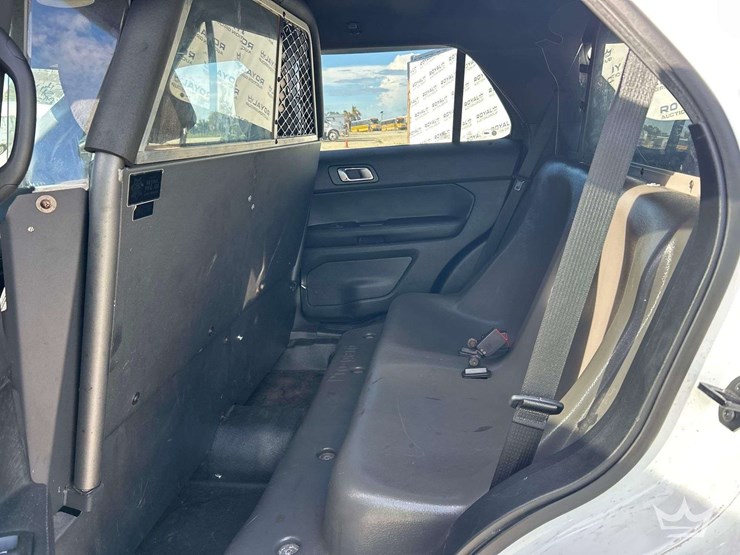 2017-ford-explorer-image-22