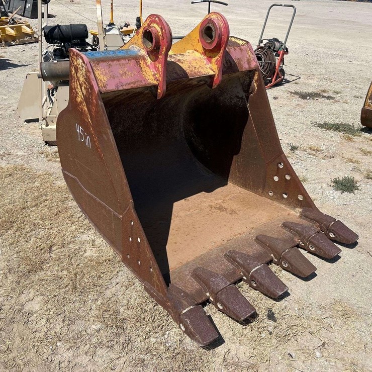 John Deere 45in. Bucket Excavator Attachment