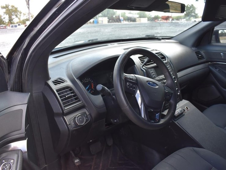 2018-ford-explorer-image-9