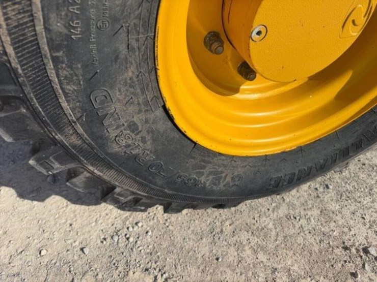 2020-deere-204l-image-30