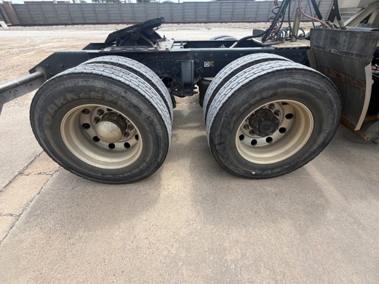 2011-kenworth-t660-image-15